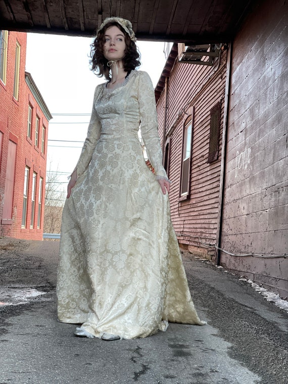 1930s Wedding Gown-off White-cream-satin Floral Brocade-jacquard