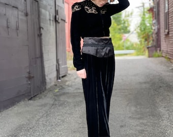 jaren 1980 Gunne Sax Vamp zwart satijn en fluwelen kokerrok-Victoriaanse gotische stijl-Goth-MIDI-Maxi-jurk-Jessica McClintock Moody-Small