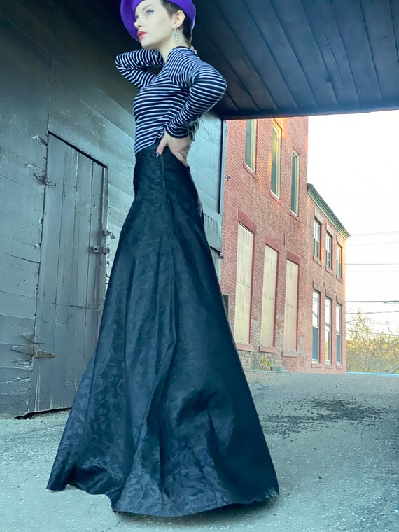 Long black 1930s skirt hotsell