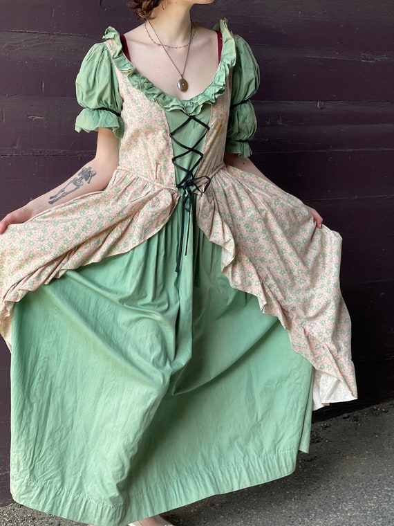 Ancienne robe de bal mascarade en coton paysanne prairie Revolution francaise des annees 1930 vieil imprime corset robe a lacets vintage Romantic femme medium Etsy Canada
