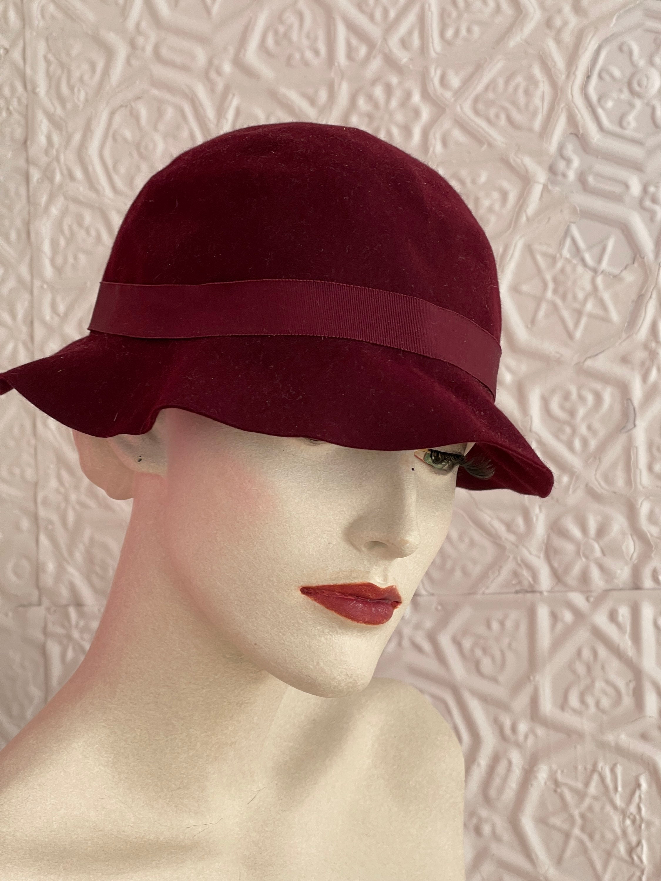 Mariko, Women's Red Felt Cloche Hat