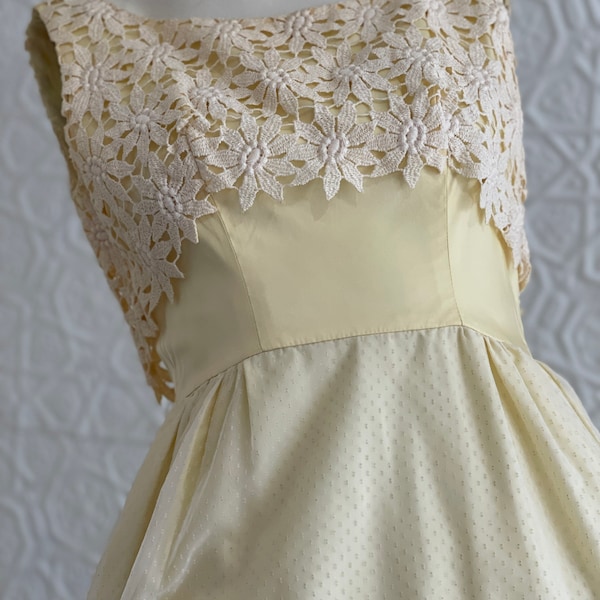 1960s Yellow Floral Prom Dress-Spring Formal-Yellow-Swiss Dot-Crochet Lace-Bodice-Column Gown-Maxi XS-XXS-Daisy-Femme-cottage core-