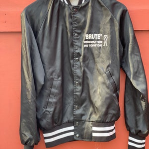 1980s Black Satin Baseball Jacket-Workwear-Logo-Brand-Spell Out-Classic-Streetwear-Mens-Crewneck-Stripe-Parka-Windbreaker-Coat-Medium-Small