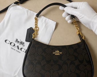 Coach Teri Shoulder Bag Signature Canvas Brown / Black