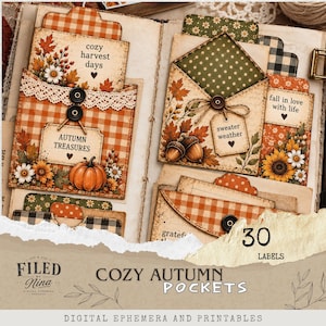 Könnte beinhalten: Eine Scrapbook-Seite mit herbstlich gestalteten Papiertaschen in orangefarbenen Karomustern, Blumen- und Punktedesigns. Die Taschen sind mit Illustrationen von Kürbissen, Sonnenblumen und Eicheln verziert und enthalten Textetiketten wie cozy harvest days, autumn treasures, sweater weather und fall in love with life.
