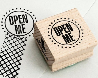 Circulair Stamp - "Open Me" Text  - Wooden Mount