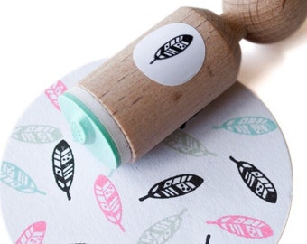 Feather Mini Stamp. Feather rubber ink stamp, made with mint rubber - natural wedding - diy - wood mounted feather stamp -