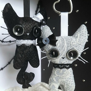 Cat keychain - goth, alternative, coquette, dark coquette, jfashion, kfashion (CUSTOMS AVAIBLE)