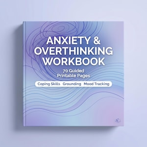 Puede incluir: Un libro de ejercicios cuadrado titulado ANXIETY & OVERTHINKING WORKBOOK con 70 Guided Printable Pages. La portada presenta un degradado de azul claro y morado con patrones de líneas abstractas y texto sobre Coping Skills, Grounding y Mood Tracking.