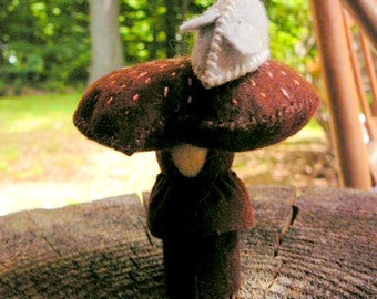 Handmade Felt Mushroom and Mouse, Waldorf Inspired, Peg Doll, Nature Table Mushroom and Mouse,
