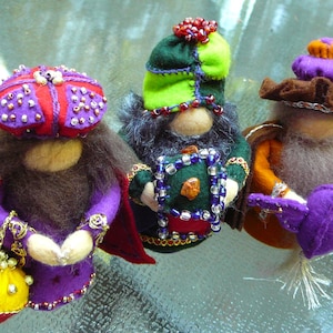 Three Wise Men Peg Dolls, Theww kings Waldorf Inspired Christmas Peg Dolls, The Magi, Made to Order