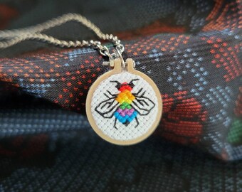 Collar de abeja arcoiris - Miniatura de punto de cruz