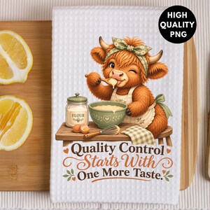 Pode incluir: Um pano de cozinha branco com textura de waffle apresentando uma vaca Highland castanha com uma fita floral verde e avental, segurando uma colher junto à boca. Ao lado, há um frasco de farinha, uma tigela e ovos. Texto: Quality Control Starts With One More Taste.