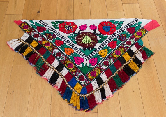 41.73" x 27.17" Tassel Vintage Uzbek Tassel Segush
