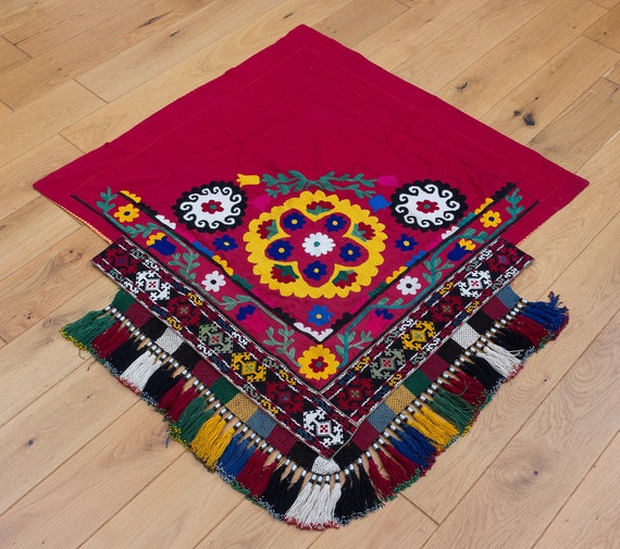 39.76 x 40.16" Tassel Vintage Uzbek Tassel Segusha