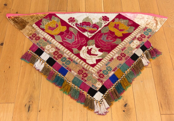 43.31 x 29.92" Tassel Vintage Uzbek Tassel Segusha