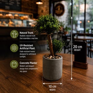 Pode incluir: Uma árvore topiária artificial com tronco natural e folhas verdes num vaso de betão cinzento. A planta apresenta etiquetas de texto para tronco natural, planta artificial resistente aos raios UV e vaso de betão. Mede 20 cm de altura e 10 cm de largura.