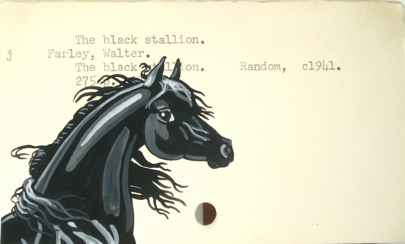 Pode incluir: Uma ilustra&ccedil;&atilde;o em preto e branco de uma cabe&ccedil;a e pesco&ccedil;o de cavalo, com o texto "The black stallion. Farley, Walter. The black stallion. 275 Random, c1941."