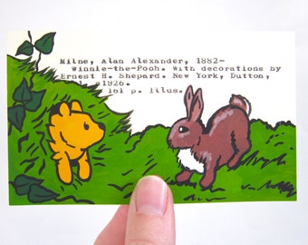 Tarjeta de biblioteca de Winnie the Pooh: impresión de mi pintura de Winnie-the-Pooh atrapado en una madriguera de conejo - A. A. Milne