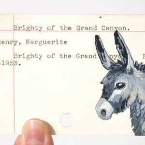 Brighty of the Grand Canyon - Impresión de un burro pintado en una tarjeta de catálogo de la biblioteca para Brighty of the Grand Canyon de Marguerite Henry