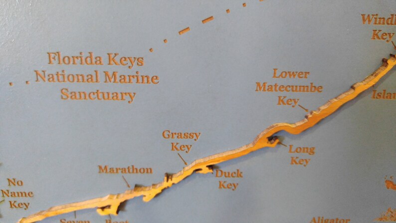 Puede incluir: Un mapa del Santuario Marino Nacional de los Cayos de Florida, que muestra los nombres de varias llaves, incluyendo No Name Key, Marathon, Grassy Key, Duck Key, Long Key, Lower Matecumbe Key y Wind Key.