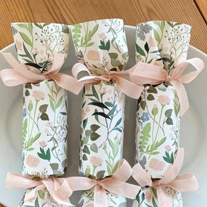 Meadow Wedding Party Cracker   Set of 6