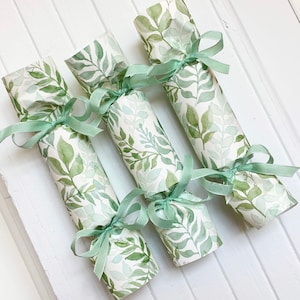 Green Leaf Wedding Party Cracker   Set of 6