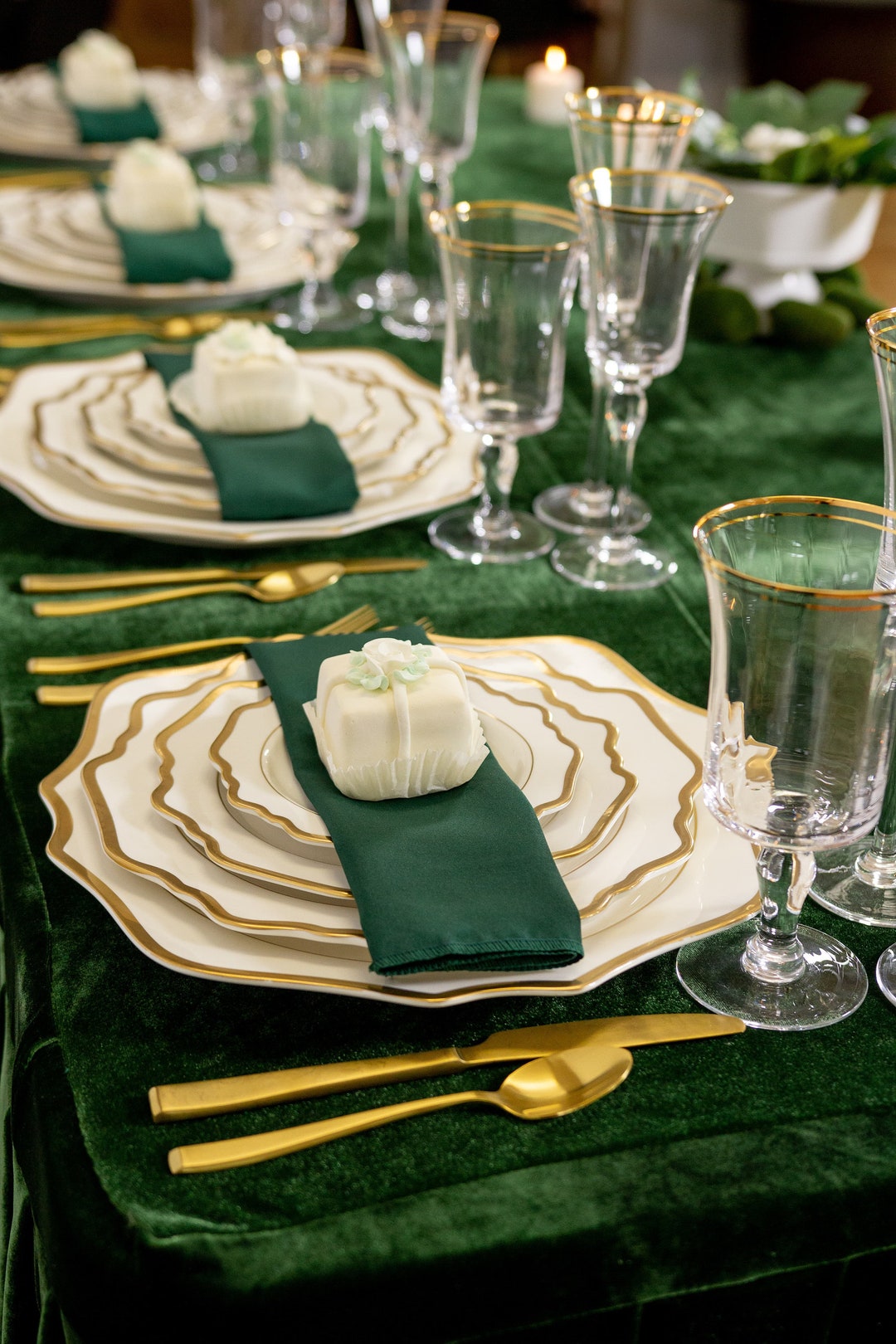 Disposable Paper Table Runners - Hunter Green Linen Like