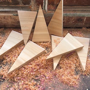 Incense Cedar Triangle Blanks – Laser Engraving, Pyrography, Resin Art (3, 5, 10, 20 Packs)