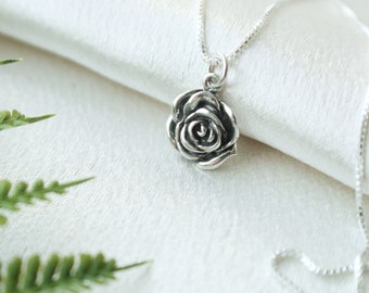 Collier rose en argent sterling. Bijoux botaniques, bijoux roses, fleur de naissance en juin, fête des mères, cadeau Gardner.