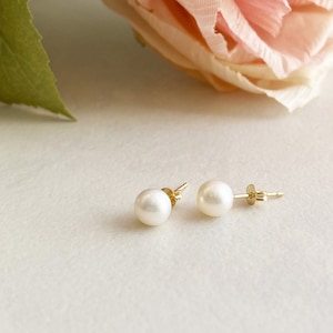 14kt Solid Gold Freshwater Pearl Studs. Solid Gold Pearl Studs,Minimalist Earrings, Hypo Allergenic.