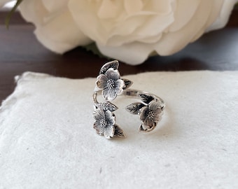 Sterling Silver Adjustable Dogwood Flower Ring. Flower Jewelry, Floral Jewelry, Adjustable Ring, Spring Jewelry, Gift for Her