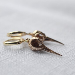 Gold Filled Hummingbird Skull Earrings: Bronze Gothic Jewelry bild 3