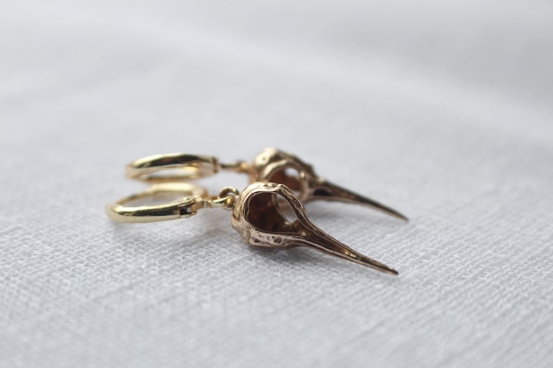 Gold Filled Hummingbird Skull Earrings: Bronze Gothic Jewelry bild 3