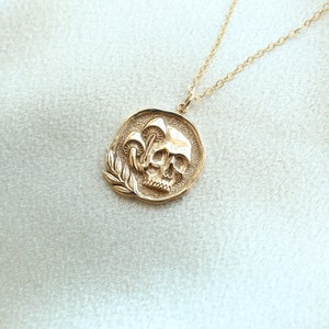 Collar de calavera y hongos chapado en oro o plata de ley: Transformation Jewelry