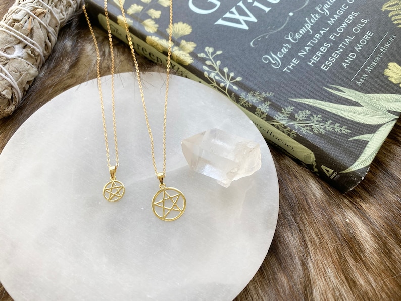 Gold Filled Pentagram Necklace: Tiny Wiccan Jewelry Bild 1