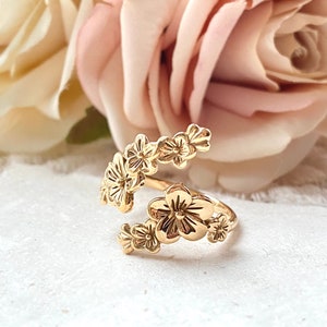 Adjustable Apple Blossom Ring in Gold Bronze. Flower Jewelry, Floral Jewelry, Adjustable Ring, Spring Jewelry, Gift for Her