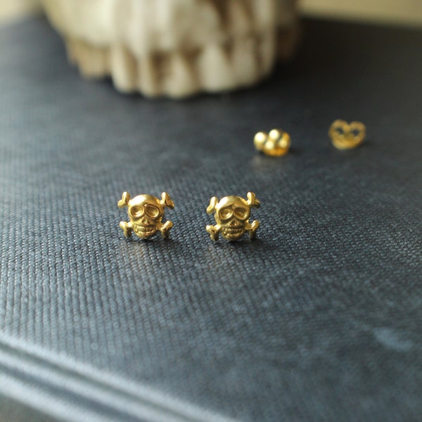 Tiny Sterling Silver Skull or Gold Crossbones Stud Earrings. Gothic Jewelry, Skull Jewelry, Small Gang Jewelry, Hypo Allergenic,BFF