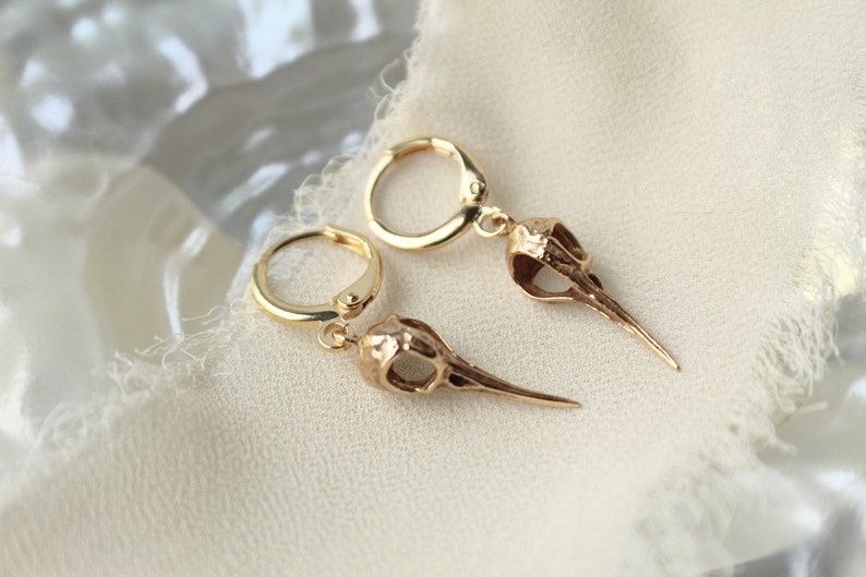 Gold Filled Hummingbird Skull Earrings: Bronze Gothic Jewelry bild 1