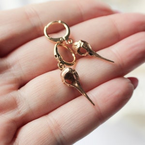 Gold Filled Hummingbird Skull Earrings: Bronze Gothic Jewelry bild 4