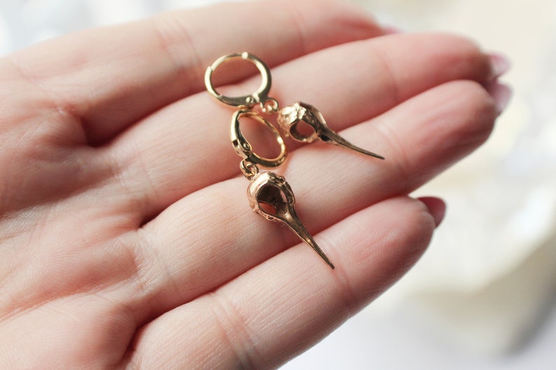 Gold Filled Hummingbird Skull Earrings: Bronze Gothic Jewelry bild 4