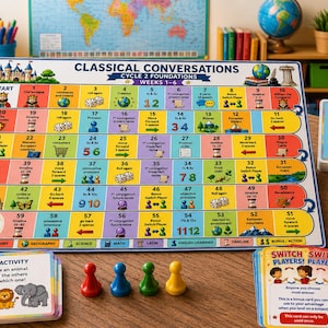 Op de afbeelding: Een Classical Conversations Cycle 2 Foundations bordspel met een genummerd pad van 1 tot 60, kleurrijke vakjes met educatieve iconen, vier plastic pionnen in rood, blauw, groen en geel, en twee stapels kaarten genaamd Bonus Switch Player en Fun Activity.