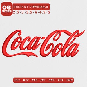Peut inclure: Un motif brodé rouge du logo Coca-Cola. L'image contient le texte 06 SIZES 2.5, 3, 3.5, 4, 4.5, 5 et liste les formats de fichier PES, DST, EXP, JEF, HUS, VP3, EMB. Le design présente l'écriture emblématique avec une texture de fil rouge.