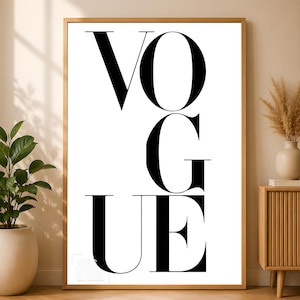 Può includere: Una stampa artistica da parete rettangolare che presenta la parola VOGUE in grandi caratteri neri con grazie, centrati su uno sfondo bianco puro, racchiusa in una sottile cornice in legno chiaro che esalta il design pulito e contrastato.