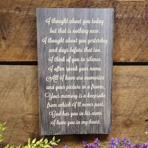 Memoriais Pensei em você hoje, mas isso não é nada... Deus tem você em seus braços. Eu tenho você em meu coração Memorial de estilo rústico personalizado