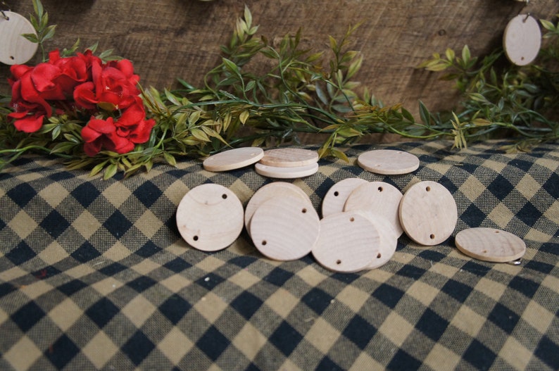 Wooden Circle Shaped Discs & S hooks for Family Birthday Calendars, image 2