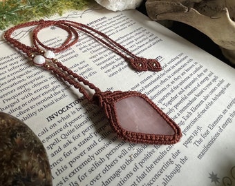 Rose Quartz and Moonstone Macramé Necklace – Crystal Pendant for Love and Intuition – Boho Handmade Jewelry – Gift for Her