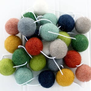 Earth Toned Felt Ball Garland, Pom Pom Garland, Thanksgiving Decor, Autumn Garland, Fall Decor, Rustic Fall Decor, Autum Decor, Felt Balls