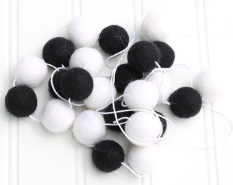 Black and White Felt Ball Garland, Pom Pom Garland, Nursery Decor, Felt Balls, Mantle Garland, Felt Ball Bunting, Kids Room Garland, Pompoms