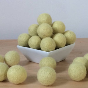 Wool Felt Balls, 50 Felt Balls Pack, Wool Pom Poms, Green Tone Colors, Felt Pom  Poms, Bulk 2.5CM Felt Balls, Mint Chartreuse Kelly Forest 